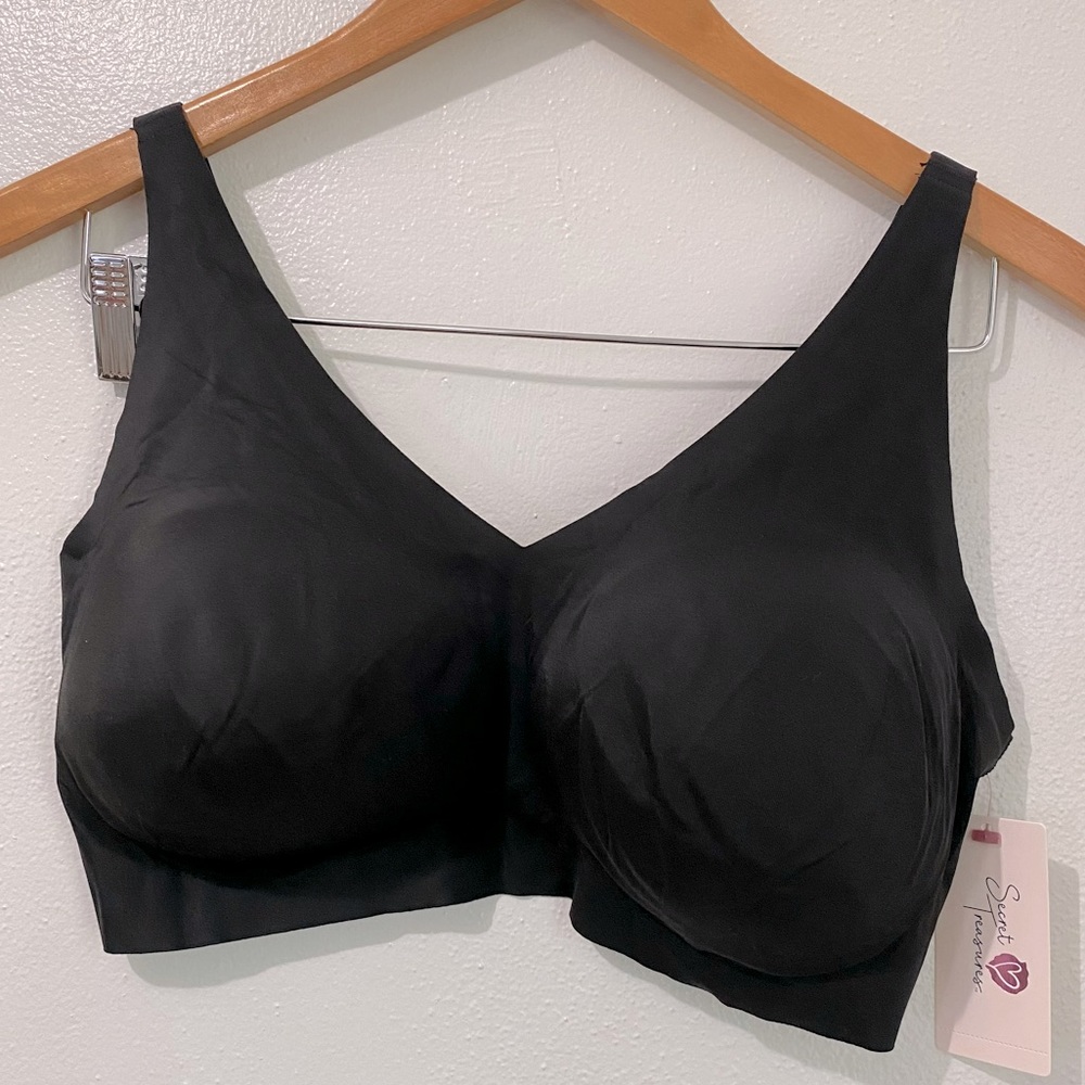 NWT Secret Treasures Wirefree Bra